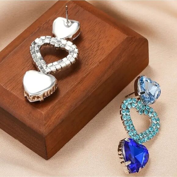 Beautiful Triple Blue Heart Shaped Gemstone Crystals Earrings - Picture 3 of 5